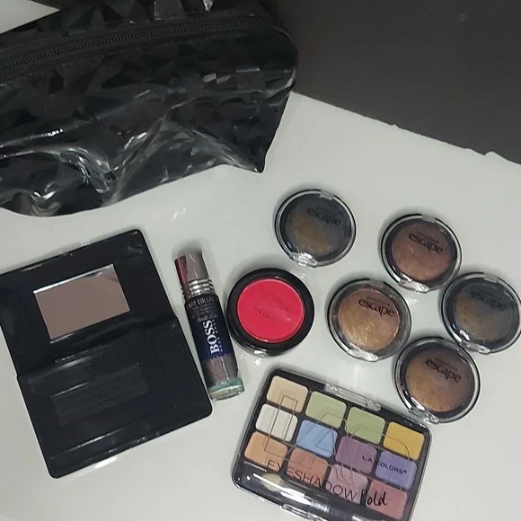 Makeup Bundle - Picture 3 of 5